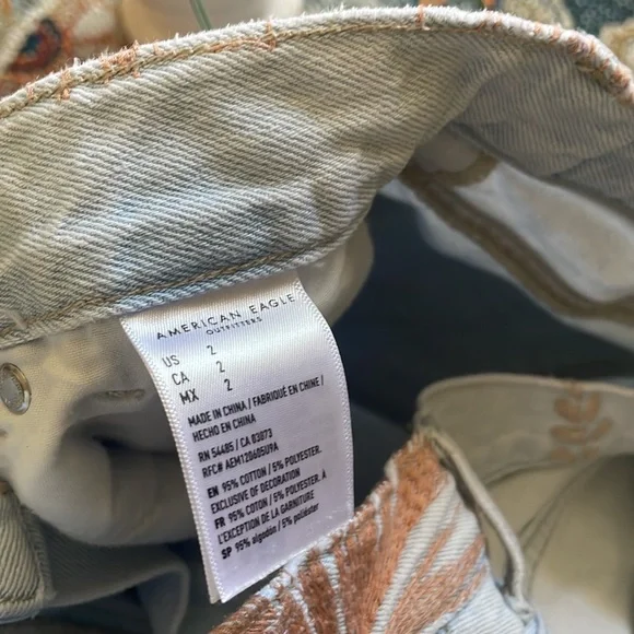 American Eagle Outfitters Embroidered High Rise โMomโJean Shorts - Picture 8 of 8